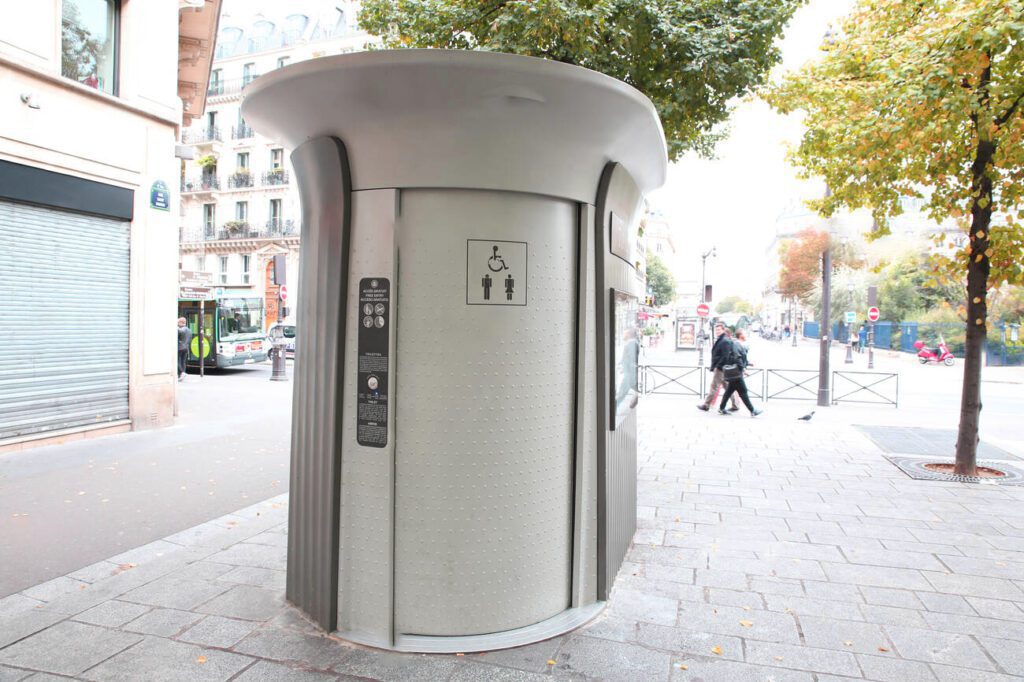 Photo de toilette publique dans le centre de Paris