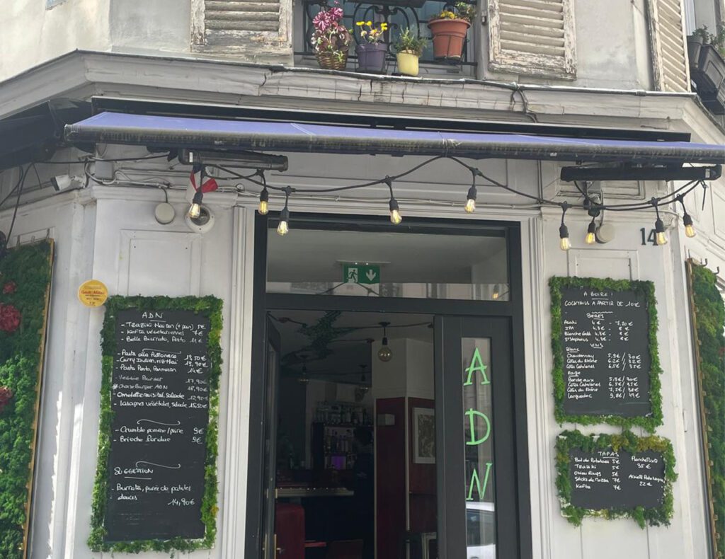 ICI Toilettes ADN Montmartre Bar Paris 2