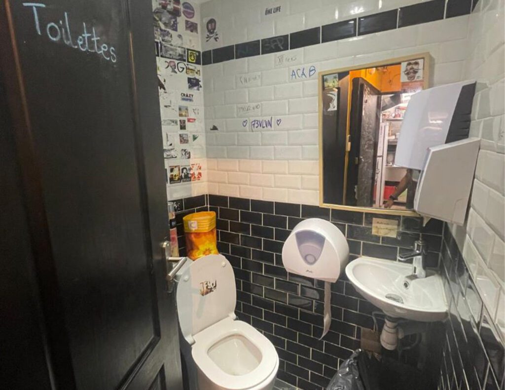 ICI Toilettes Bar&Beer Bercy Bar Café 1