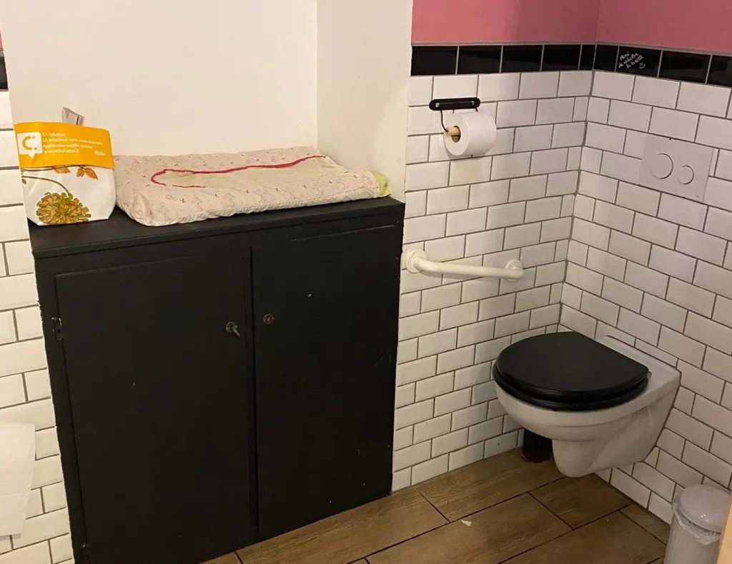 La Drole D'Épicerie Partenaire Angouleme ICI Toilettes WC