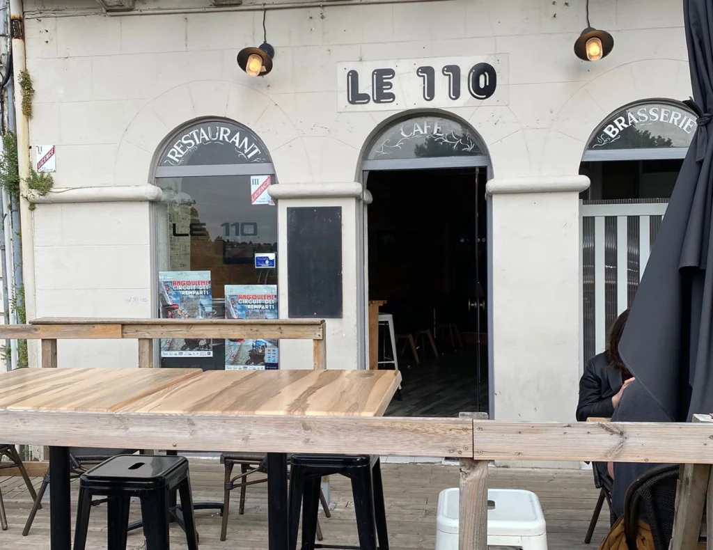 Le 110 Bar Partenaire Angouleme ICI Toilettes Devanture